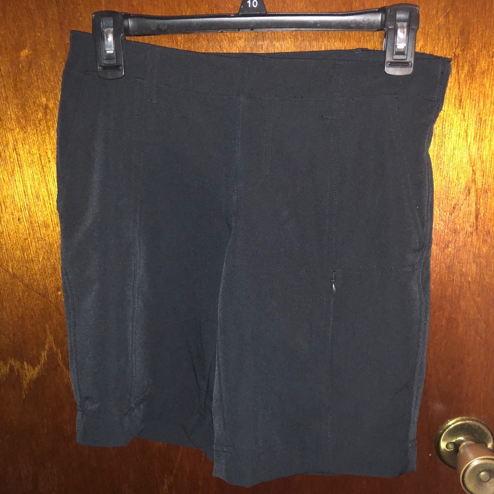 Selling 32 degrees ladies black cargo shorts